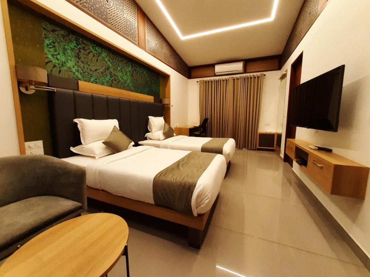 Lago Leisure Resort & Spa Cherai Beach Bagian luar foto